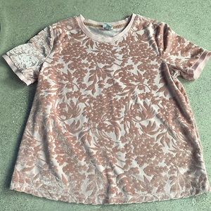 Pink Velvet Pattern Short Sleeve Shirt. Size Small.